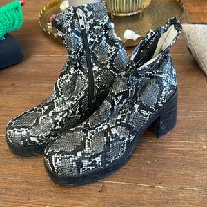 Steve Madden snakeskin boots size 9